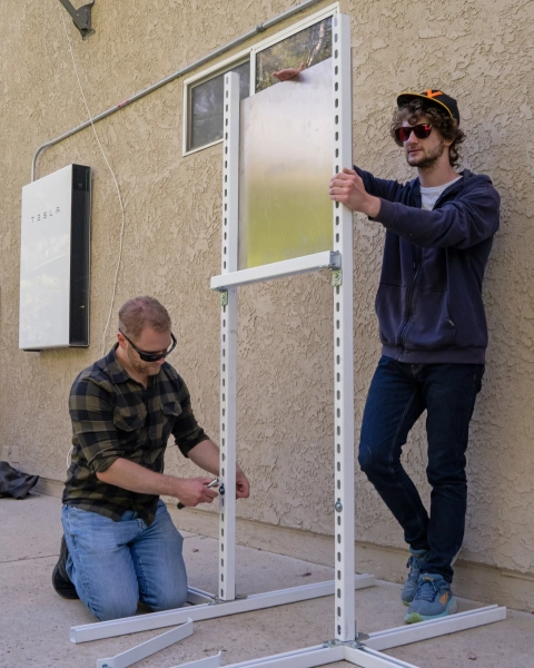 Пожары в Лос-Анджелесе привели к выбросу токсичных наночастиц. Он поставил себе задачу отследить их. 4 Пожары в Лос-Анджелесе привели к выбросу токсичных наночастиц. Он поставил себе задачу отследить их.