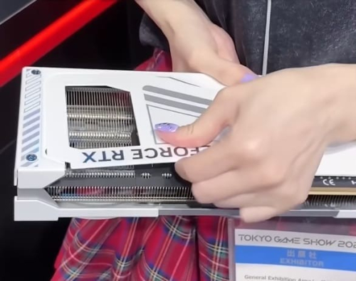 MSI показала видеокарту GeForce RTX 5070 Ti со скрытым разъёмом 12V-2x6