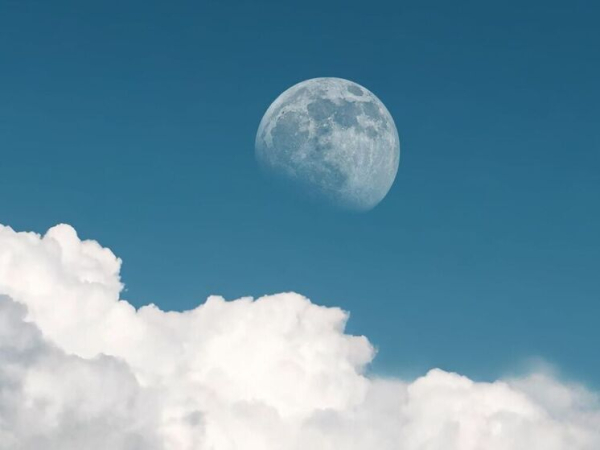 Ученые предупредили об удалении Луны от Земли: что это значит