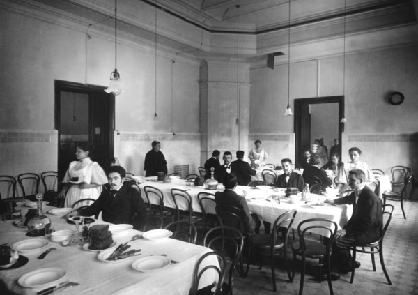 Студенческая столовая начала ХХ века в Санкт-Петербурге Студенческая столовая начала ХХ века в Санкт-Петербурге