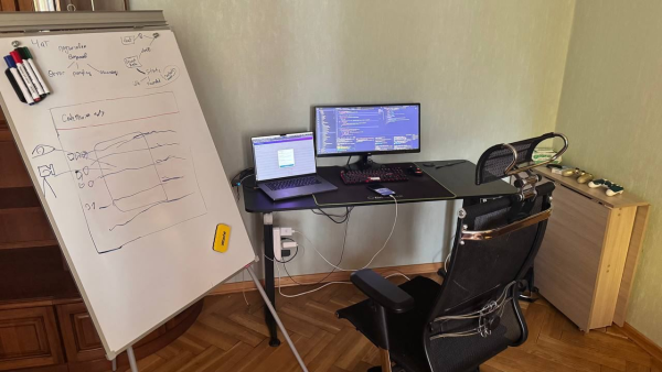 Вот в такой обстановке наш разработчик Арут делал этот тренажер) Вот в такой обстановке наш разработчик Арут делал этот тренажер)