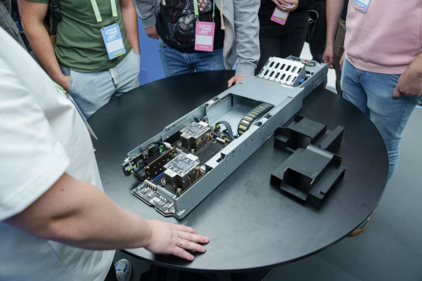 Как мы подключали грибы к нейронкам, собирали кастомные серваки и другие челленджи для гостей Yandex Neuro Scale