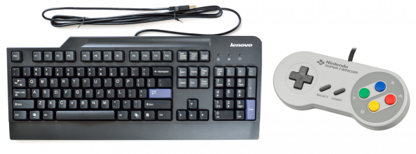 Компьютерная клавиатура начала 2000-х годов и геймпад Super Nintendo