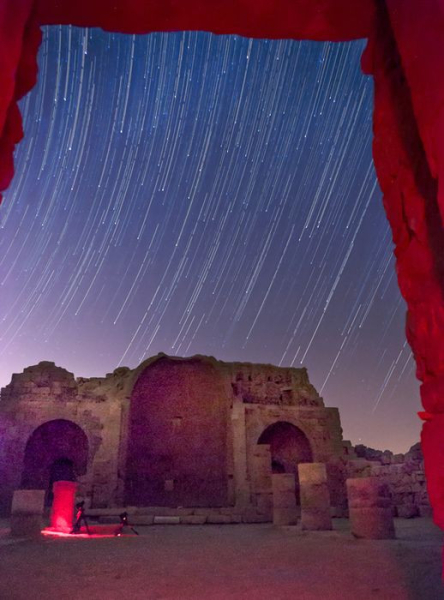 Треки звезд с руинами вместе - это красиво. Национальный парк Шивта Треки звезд с руинами вместе - это красиво. Национальный парк Шивта