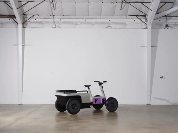 Amazon купит тысячи грузовых автомобилей с педальным управлением у дочерней компании Rivian. 3 27c6b877340fbecd6703c3c2f213ba47