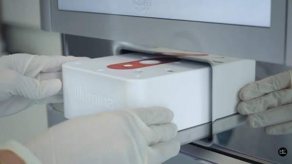 Картридж P4 Flowcell для платформы секвенирования Illumina NextSeq 2000.