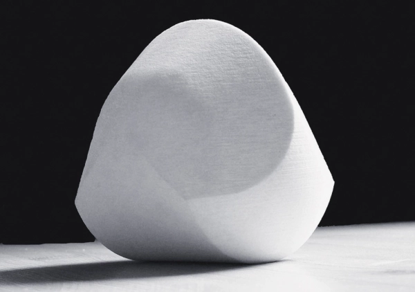 Белая форма с закругленными сторонами.