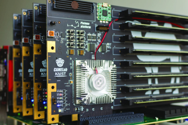 Пример CXL-платы, разработанной Корейским институтом передовых технологий (KAIST), для расширения DRAM Пример CXL-платы, разработанной Корейским институтом передовых технологий (KAIST), для расширения DRAM