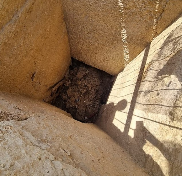 Загадочные вертикальные шахты обнаружили рядом с египетскими пирамидами Загадочные вертикальные шахты обнаружили рядом с египетскими пирамидами