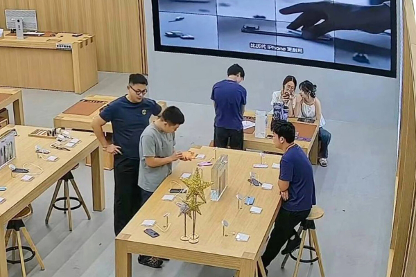 Посетитель магазина заплатил штраф за случайное повреждение iPhone 17 Pro 2 50084853de6c1e098d1716b99a11253c.jpg