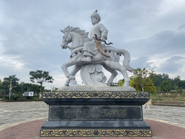 Памятник Абаоцзи в городе Чифэн, Внутренняя Монголия, Китай  