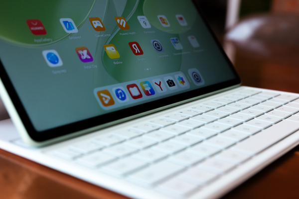 Обновленный планшет-ноутбук: в&nbsp;России начались продажи MatePad 12&nbsp;X с&nbsp;Алисой Про