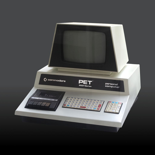 Commodore PET с оригинальной клавиатурой «chiclet». Более поздние версии имели более удобные клавиши. (Rama &amp; Musée Bolo / CC BY-SA 2.0 fr)