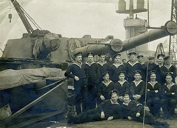 Матросы на линкоре-дредноуте «Гангут», 1915 год Матросы на линкоре-дредноуте «Гангут», 1915 год