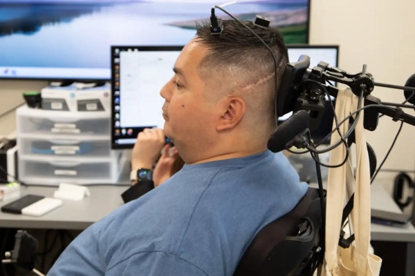 Парализованный мужчина может чувствовать предметы через руку другого человека 3 6d703abe58f02954b095a174976255f5