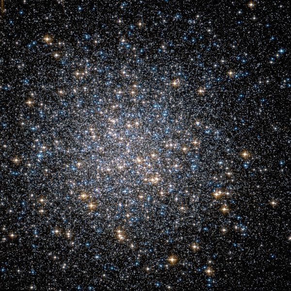 Центральная часть шарового звёздного скопления M13. Снимок космического телескопа имени Эдвина Хаббла Центральная часть шарового звёздного скопления M13. Снимок космического телескопа имени Эдвина Хаббла