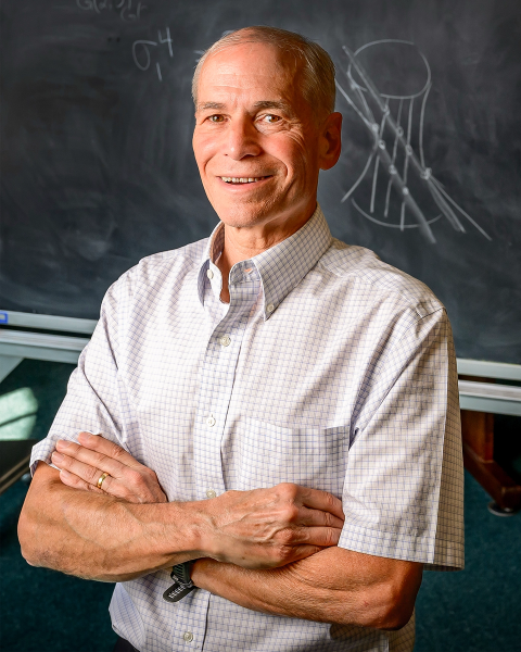 2000 лет без ответа: математики создали универсальный метод перечислительной геометрии 2 Шелдона Каца заинтриговала связь между вопросами перечислительной геометрии и теорией струн.