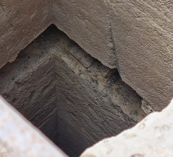 Загадочные вертикальные шахты обнаружили рядом с египетскими пирамидами Загадочные вертикальные шахты обнаружили рядом с египетскими пирамидами