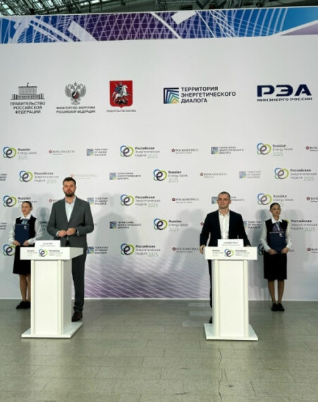 На форуме «Российская энергетическая неделя» (РЭН-2025) «Газпром нефть» и фонд «Московский инновационный кластер» (МИК) подписали соглашение о стратегическом сотрудничестве в сфере искусственного