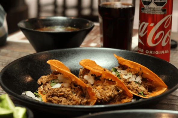 Спойлер: если загуглить “мексиканская еда”, то на большинстве картинок рядом будет кола. 