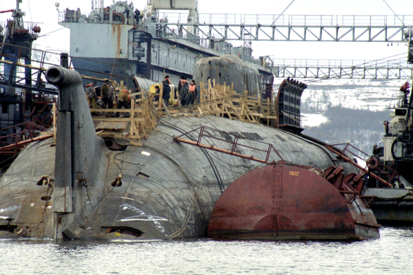 &laquo;Протянем еще не более суток&raquo;: скрывают ли записки с&nbsp;&laquo;Курска&raquo; тайну гибели подлодки?