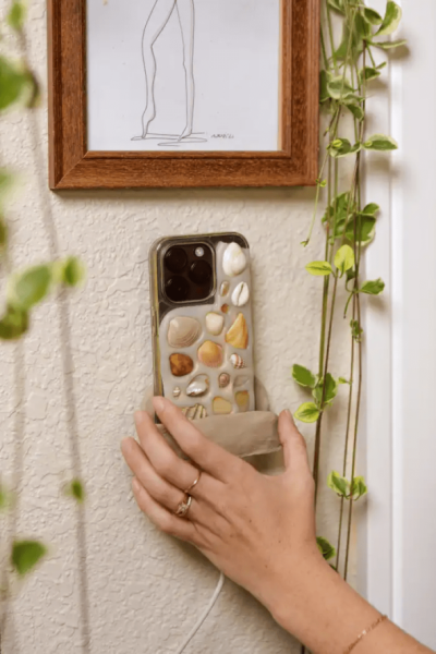 На цепочку и к стене: зумеры «переизобретают» проводные телефоны, чтобы снизить зависимость от смартфонов 3 На цепочку и к стене: зумеры «переизобретают» проводные телефоны, чтобы снизить зависимость от смартфонов