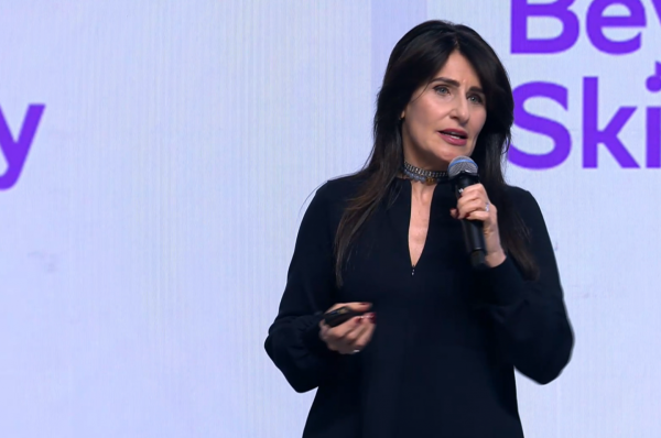 В будущем, по словам Нери, на рабочих местах не будет строгих инструкций и должностных обязанностей — люди будут просто браться за задачи и проблемы, объединяясь вокруг конкретных вызовов