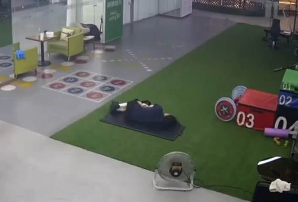 Сон посреди тренировки: девушка проспала&hellip;