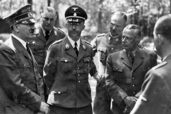 Звонки любимой дочери и тест-драйв газовых камер: о&nbsp;чем рассказал дневник Гиммлера