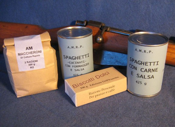 Сухие макароны и консервированная паста из пайка итальянской армии, Вторая мировая война Сухие макароны и консервированная паста из пайка итальянской армии, Вторая мировая война