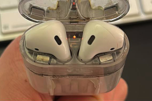 В сети показали уникальные наушники AirPods, которые никогда не были в продаже 5 e16aa3f2867bc8f3fe233332c840196b.jpg