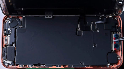 Энтузиаст модифицировал хранилище iPhone 17 Pro Max, увеличив объём с 256 Гбайт до 2 Тбайт