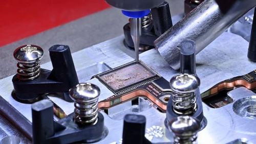 Энтузиаст модифицировал хранилище iPhone 17 Pro Max, увеличив объём с 256 Гбайт до 2 Тбайт