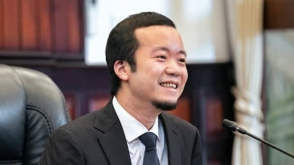 Чэнь Чжи. Ну какая добродушная лапусечка, вы посмотрите на него… Чэнь Чжи. Ну какая добродушная лапусечка, вы посмотрите на него…