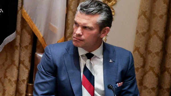 Ну ладно, вопрос и правда дурацкий, признаем: что означают цвета галстука – нетрудно догадаться хотя бы по платку в кармашке