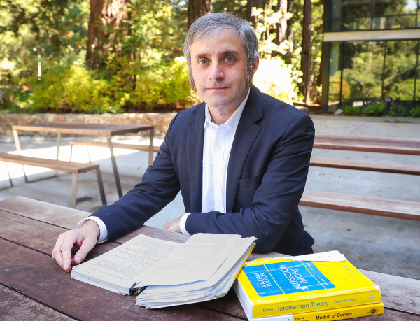 2000 лет без ответа: математики создали универсальный метод перечислительной геометрии 7 Джесси Касс, занимаясь тем, что он сам называет «неким проектом в облаках», помог возродить интерес к одному из старейших математических вопросов.