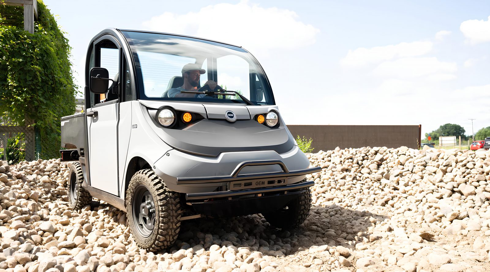 GEM eX: рабочий электромобиль с проходимостью внедорожника 1 gem-ex-rabochij-elektromobil-s-prohodimostju-vnedorozhnika-e2c2103.jpg