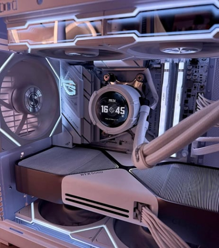 Кастомная белая видеокарта GeForce RTX 5080 FE отлично вписывается в белую систему