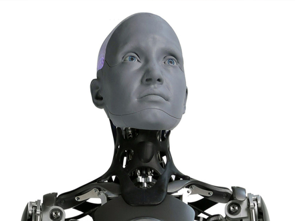 Китайский антропоморфный робот успешно поступил в аспирантуру