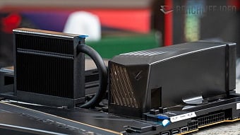 Комплект поставки платы X870E AORUS XTREME X3D AI TOP включает термокружку и штопор