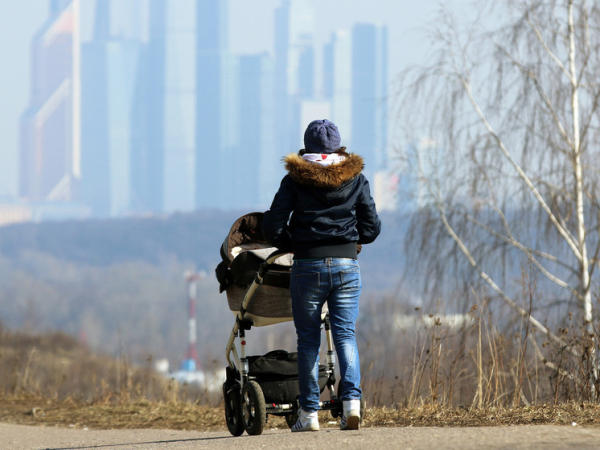 На заседании Президиума РАН поспорили о том, стоит ли женщине торопиться рожать