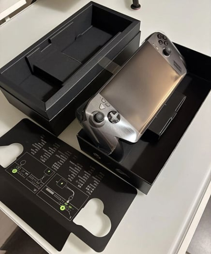 Первые покупатели ASUS ROG Xbox Ally получили консоль раньше запуска Первые покупатели ASUS ROG Xbox Ally получили консоль раньше запуска