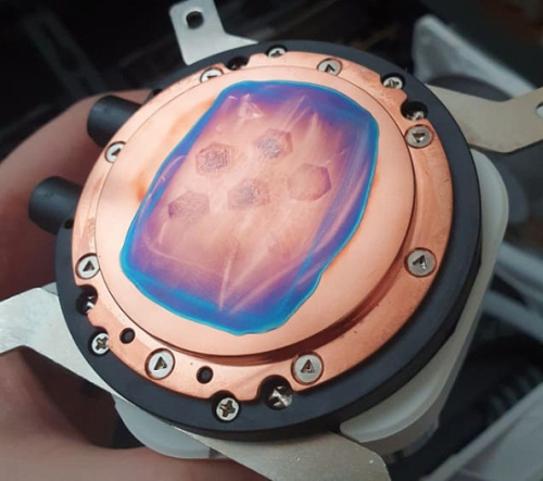 Термопаста AMeCh SGT-4 уничтожает радиаторы и крышечки процессоров Термопаста AMeCh SGT-4 уничтожает радиаторы и крышечки процессоров