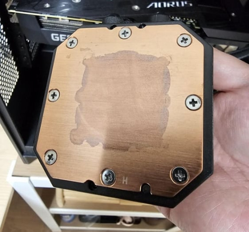 Термопаста AMeCh SGT-4 уничтожает радиаторы и крышечки процессоров Термопаста AMeCh SGT-4 уничтожает радиаторы и крышечки процессоров