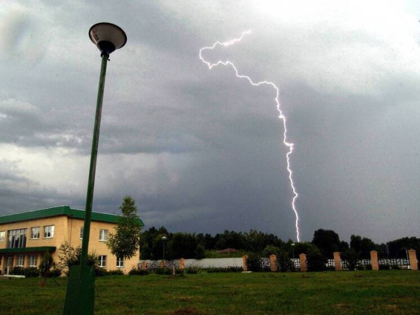 В России зафиксировали рекордную молнию, которую спутали с ПВО