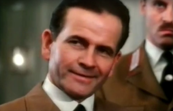 Сексуальный подтекст андроида Эша или как Бильбо Бэггинс попал в фильм непонятной категории 7 0215ef4dc18908adf5833be9690240f3