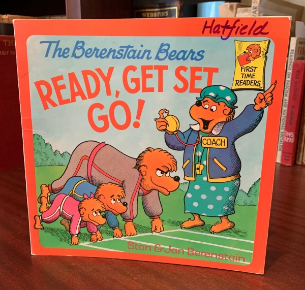 обложка детской книги «Медведи Беренштейн: На старт, внимание, марш!»