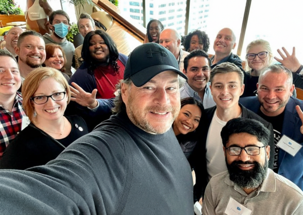 Гендир Salesforce среди счастливых сотрудников (людей) Гендир Salesforce среди счастливых сотрудников (людей)