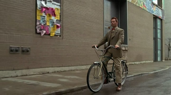 Фрэд Айронсмит выглядел примерно так даже тогда, когда всех обитателей Республики уже принудили к «полной безопасности»