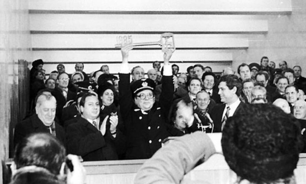 Б. М. Завгородний открывает метро